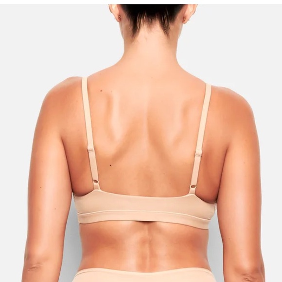 Skims Fits Everybody Triangle Bralette - Picture 4 of 8